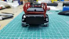 The trunk is installed on the luggage rack