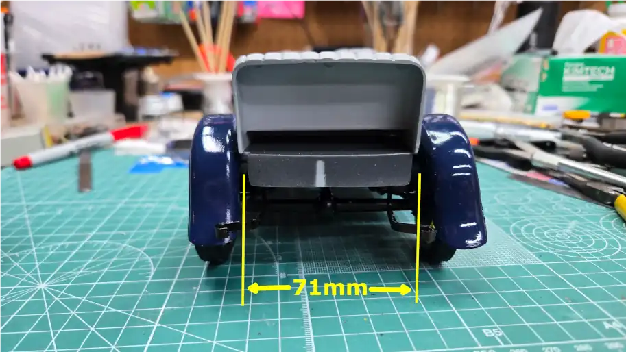 Dimensions between the rear fenders