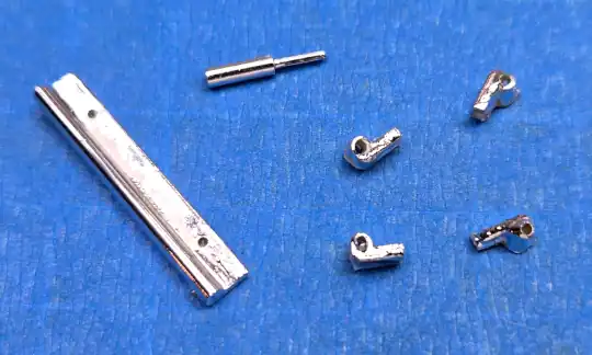 Engine shroud top hinge pieces are off the sprue