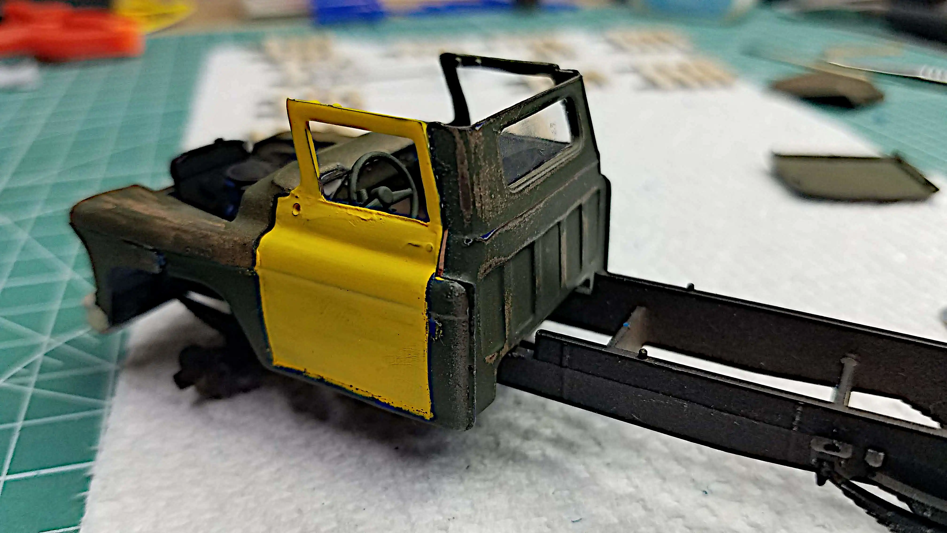 Back of the cab no fits somewhat correctly