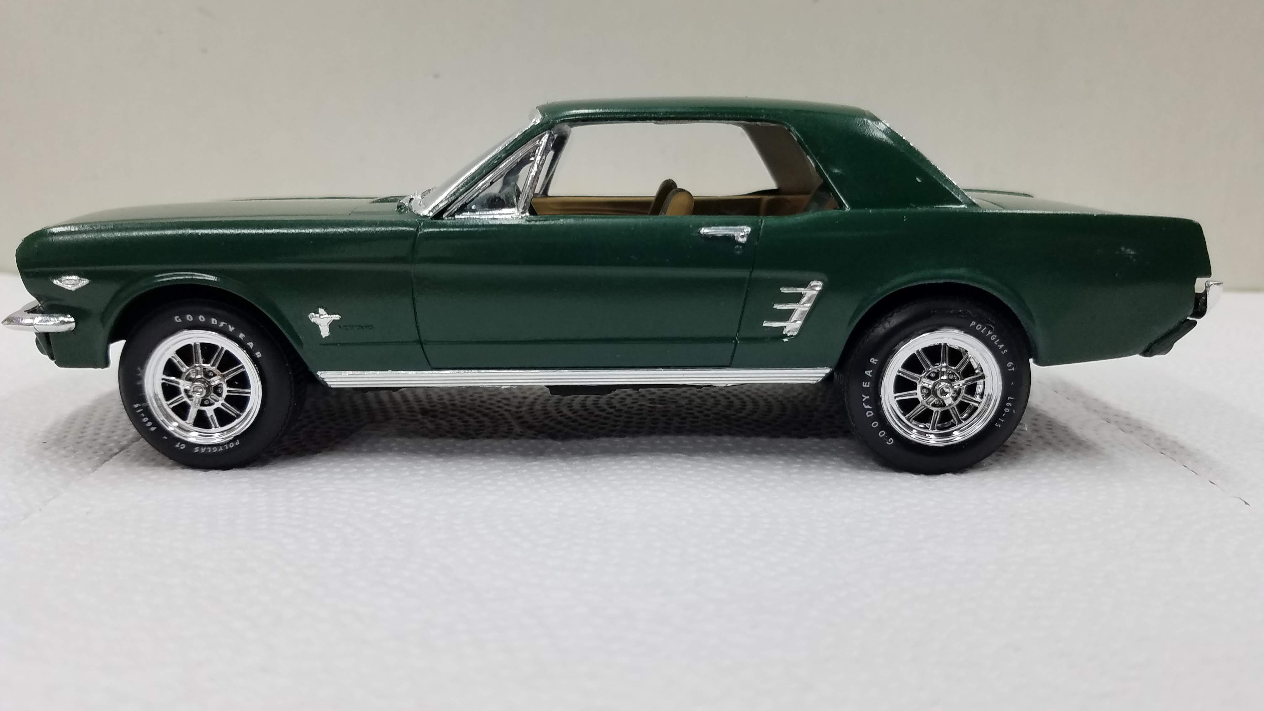 046 66 Mustang